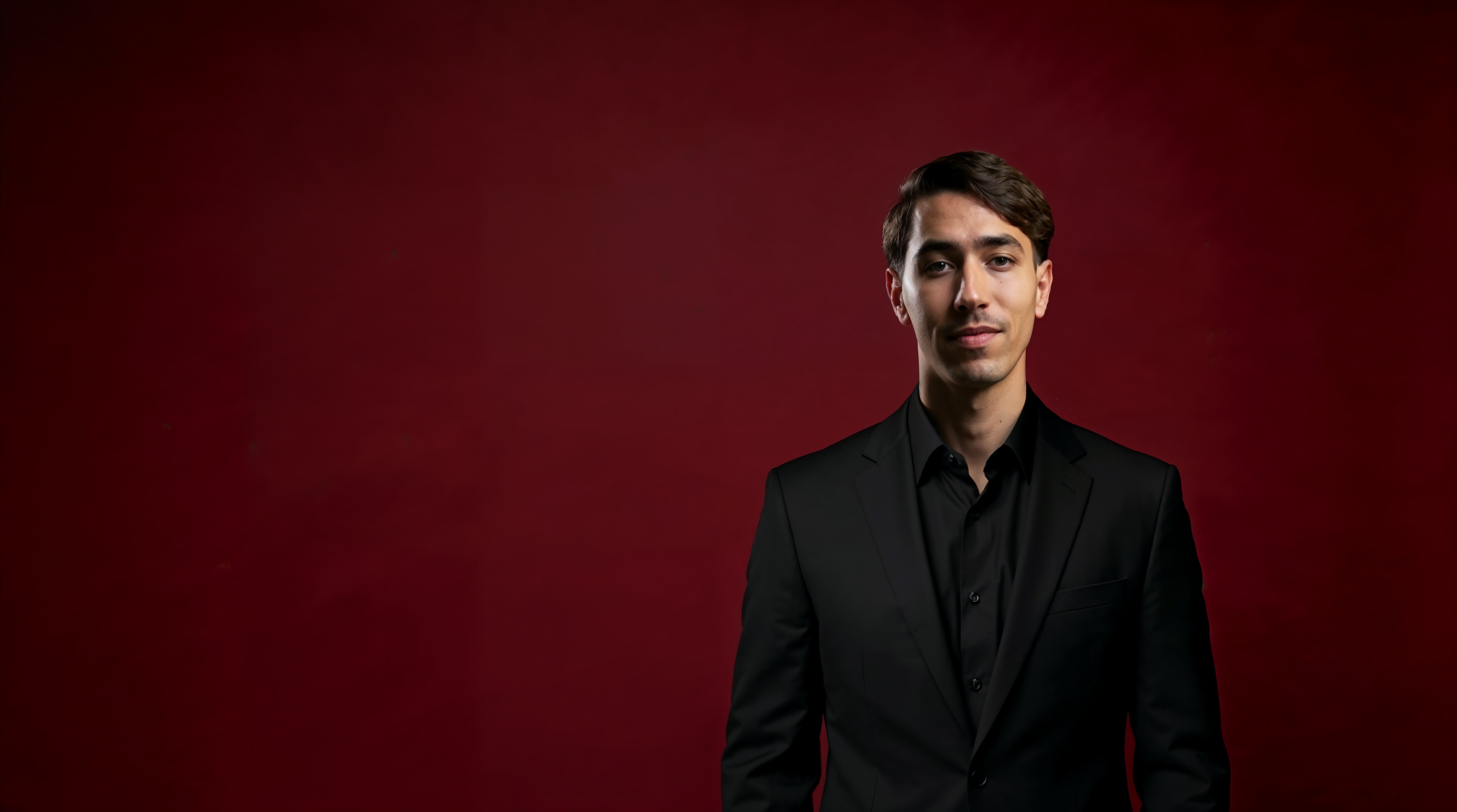 Hamza Meggaiz, photographe & vidéographe SILVERSHOOTS, en studio